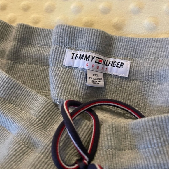 TOMMY HILFIGER - Picture 2 of 4